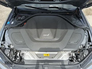 2024 BMW i4 eDrive40 z VIN WBY73AW0XRFS98892, wystawiony jako Copart lot #56057495 z przebiegiem 24 943 mil mil oraz Tytuł czysty. Historia ofert i sprzedaży dostępna na DreamBid. Obrazek 11.