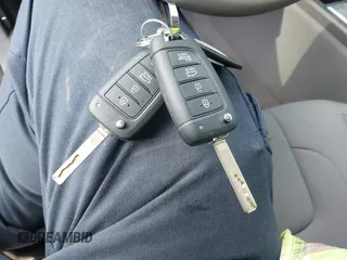 2024 Hyundai Elantra SE z VIN KMHLL4DG7RU798436, wystawiony jako IAAI lot #41973923 z przebiegiem 9 915 mil mil oraz . Historia ofert i sprzedaży dostępna na DreamBid. Obrazek 11.