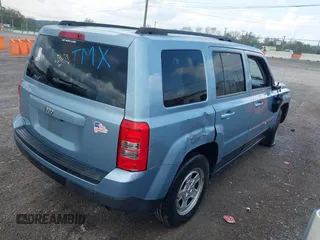 2013 Jeep Patriot Sport with VIN 1C4NJPBA6DD272701, listed as a IAAI auction lot 42014123 with 190,509 mi miles. Bid and sale history available at carsss.com. Image 4.