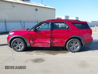 2022 Ford Explorer XLT с VIN 1FMSK7DH0NGB40877, выставлен на аукционе IAAI как лот 41947002 с пробегом 14 727 миль миль и . История ставок и продаж доступна на DreamBid. Изображение 14.
