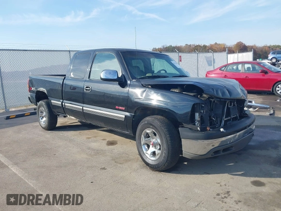 2002 Chevrolet Silverado 1500 LT with VIN 1GCEK19T52E262279, listed as a IAAI auction lot 40711298 with 251,098 mi miles. Bid and sale history available at carsss.com. Image 1.