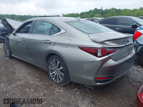 2021 Lexus ES 250 z VIN 58AD11D11MU002155, wystawiony jako IAAI lot #42186499 z przebiegiem 49 539 mil mil oraz . Historia ofert i sprzedaży dostępna na DreamBid. Obrazek 3.