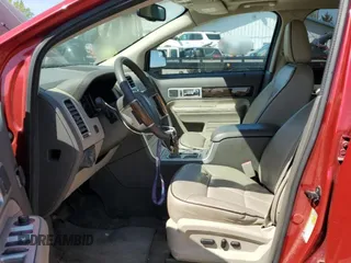 2010 Lincoln MKX z VIN 2LMDJ8JC2ABJ24499, wystawiony jako Copart lot #53376925 z przebiegiem 210 691 mil mil oraz Szkoda całkowita • Salvage title. Historia ofert i sprzedaży dostępna na DreamBid. Obrazek 7.