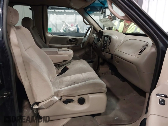 2001 Ford F-150 XL z VIN 1FTRX17L61NB44147, wystawiony jako IAAI lot #41464804 z przebiegiem 130 860 mil mil oraz . Historia ofert i sprzedaży dostępna na DreamBid. Obrazek 5.