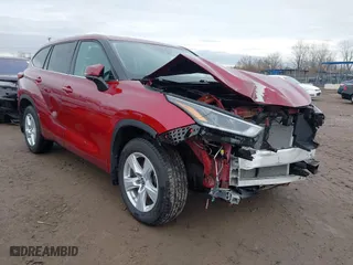 2021 Toyota Highlander L with VIN 5TDBZRBH8MS111548, listed as a IAAI auction lot 41203628 with 33,378 mi miles. Bid and sale history available at carsss.com. Image 1.