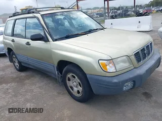 2001 Subaru Forester L with VIN JF1SF63511G703834, listed as a IAAI auction lot 41904604 with 137,225 mi miles. Bid and sale history available at carsss.com. Image 1.