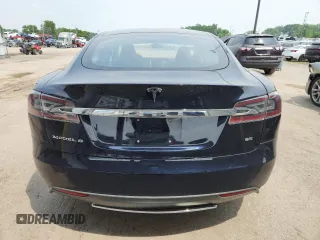 2013 Tesla Model S z VIN 5YJSA1DN6DFP08911, wystawiony jako Copart lot #60751295 z przebiegiem Nie podano mil oraz Czysty tytuł • Clean title. Historia ofert i sprzedaży dostępna na DreamBid. Obrazek 6.