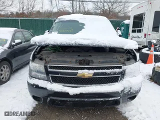 2010 Chevrolet Suburban LS with VIN 1GNUKHE37AR203811, listed as a IAAI auction lot 41304431 with 999,999 mi miles. Bid and sale history available at carsss.com. Image 11.