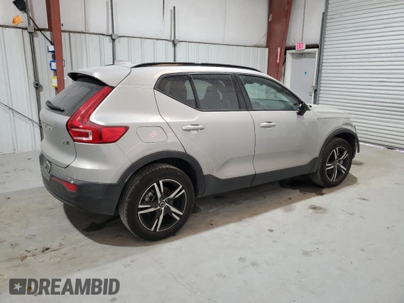 2024 Volvo XC40 Core Bright Theme z VIN YV4L12UK9R2336505, wystawiony jako Copart lot #43999125 z przebiegiem 19 779 mil mil oraz Czysty tytuł • Clean title. Historia ofert i sprzedaży dostępna na DreamBid. Obrazek 3.