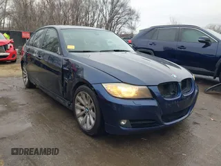 2011 BMW 3 Series 328i xDrive with VIN WBAPK7C58BF087877, listed as a IAAI auction lot 41250323 with 161,100 mi miles. Bid and sale history available at carsss.com. Image 1.