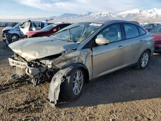 2015 Ford Focus SE with VIN 1FADP3F2XFL262340, listed as a Copart auction lot 45477525 with 150,968 mi miles and Salvage Title. Bid and sale history available at carsss.com. Image 1.
