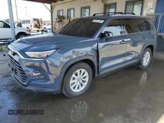 2024 Toyota Highlander XLE with VIN 5TDAAAA58RS013686, listed as a Copart auction lot 52045785 with 11,857 mi miles and Salvage title. Bid and sale history available at DreamBid. Image 1.