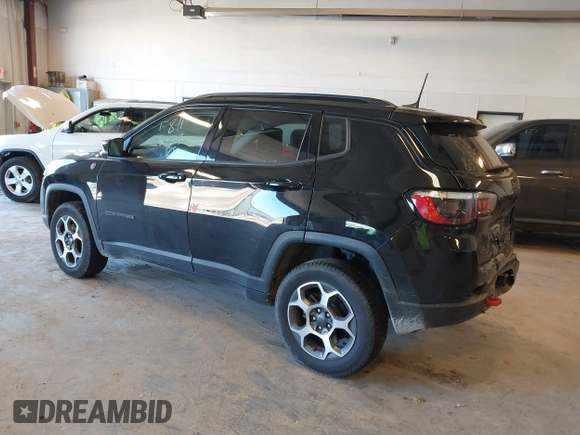 2022 Jeep Compass Trailhawk z VIN 3C4NJDDB7NT193831, wystawiony jako IAAI lot #42244555 z przebiegiem 81 632 mil mil oraz . Historia ofert i sprzedaży dostępna na DreamBid. Obrazek 3.