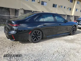 2023 BMW i7 xDrive60 z VIN WBY53EJ00PCN75375, wystawiony jako Copart lot #53385964 z przebiegiem 2540 mil mil oraz Szkody całkowita. Historia ofert i sprzedaży dostępna na DreamBid. Obrazek 3.
