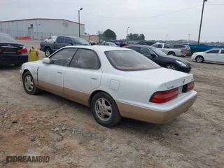 1996 Lexus ES 300 with VIN JT8BF12G6T0148230, listed as a IAAI auction lot 38985805 with 296,043 mi miles. Bid and sale history available at carsss.com. Image 3.