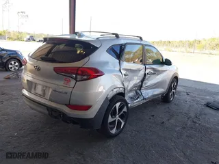 2017 Hyundai Tucson Value with VIN KM8J33A27HU418441, listed as a IAAI auction lot 41812422 with 111,406 mi miles. Bid and sale history available at carsss.com. Image 4.
