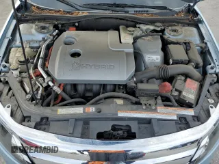 2010 Ford Fusion Hybrid z VIN 3FADP0L32AR211419, wystawiony jako Copart lot #50316755 z przebiegiem 72 651 mil mil oraz Szkoda całkowita • Salvage title. Historia ofert i sprzedaży dostępna na DreamBid. Obrazek 13.