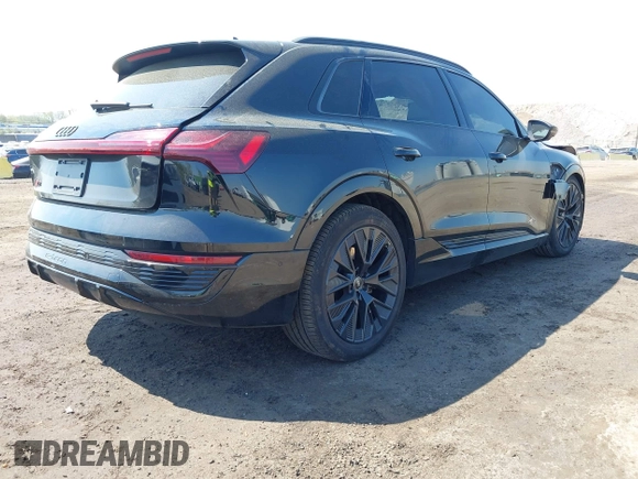 2024 Audi Q8 e-tron Prestige z VIN WA16ABGE6RB005963, wystawiony jako IAAI lot #42067970 z przebiegiem 7 113 mil mil oraz . Historia ofert i sprzedaży dostępna na DreamBid. Obrazek 4.