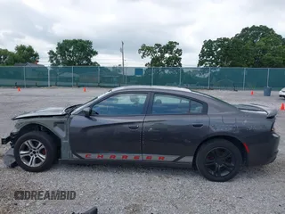 2020 Dodge Charger SXT z VIN 2C3CDXBG3LH211590, wystawiony jako IAAI lot #39869112 z przebiegiem 51 307 mil mil oraz . Historia ofert i sprzedaży dostępna na DreamBid. Obrazek 15.
