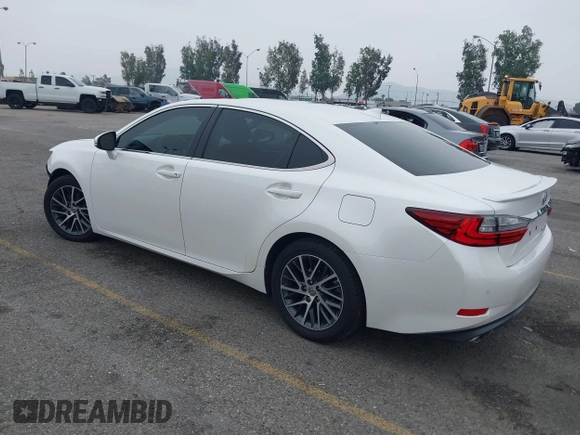 2016 Lexus ES 330 z VIN 58ABK1GG0GU024995, wystawiony jako IAAI lot #42174973 z przebiegiem 80 131 mil mil oraz . Historia ofert i sprzedaży dostępna na DreamBid. Obrazek 3.