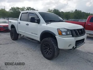 2014 Nissan Titan S z VIN 1N6AA0EC8EN519583, wystawiony jako IAAI lot #42276056 z przebiegiem 109 648 mil mil oraz . Historia ofert i sprzedaży dostępna na DreamBid. Obrazek 1.