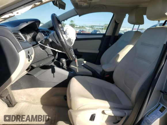 2014 Volkswagen Jetta SE with VIN 3VWD17AJ2EM240795, listed as a Copart auction lot 49749455 with 73,389 mi miles and Salvage title. Bid and sale history available at DreamBid. Image 7.
