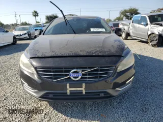 2015 Volvo S60 T5 Drive-E Premier z VIN YV126MFK6F2334600, wystawiony jako Copart lot #61436275 z przebiegiem 117 878 mil mil oraz Czysty tytuł • Clean title. Historia ofert i sprzedaży dostępna na DreamBid. Obrazek 5.