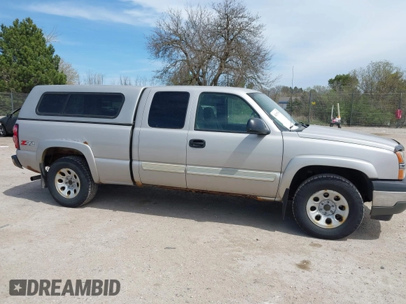 2005 Chevrolet Silverado 1500 LS with VIN 1GCEK19T65Z194720, listed as a IAAI auction lot 42157104 with 156,376 mi miles. Bid and sale history available at carsss.com. Image 13.