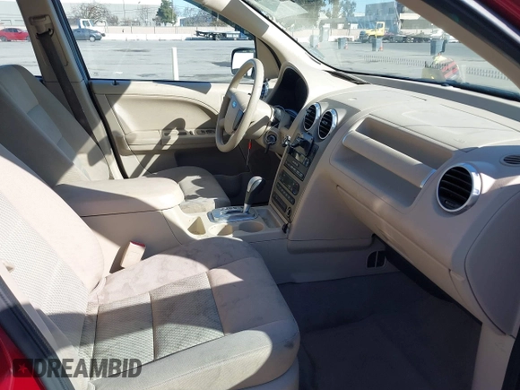 2005 Ford Freestyle SE with VIN 1FMZK04105GA30548, listed as a IAAI auction lot 41422368 with 258,791 mi miles. Bid and sale history available at carsss.com. Image 5.