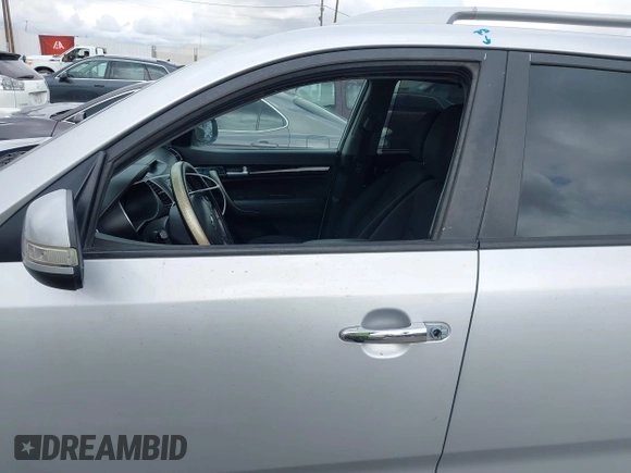 2014 Kia Sorento LX with VIN 5XYKTCA69EG496907, listed as a IAAI auction lot 41789120 with 166,644 mi miles and . Bid and sale history available at carsss.com. Image 6.