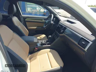 2022 Volkswagen Atlas SE z VIN 1V2HE2CA5NC225233, wystawiony jako IAAI lot #42366811 z przebiegiem 27 986 mil mil oraz . Historia ofert i sprzedaży dostępna na DreamBid. Obrazek 5.