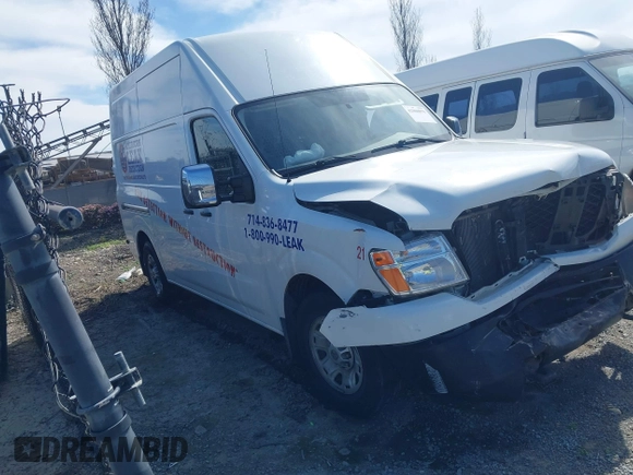 2015 Nissan NV S with VIN 1N6AF0LX6FN801701, listed as a IAAI auction lot 42000879 with 205,326 mi miles. Bid and sale history available at carsss.com. Image 1.