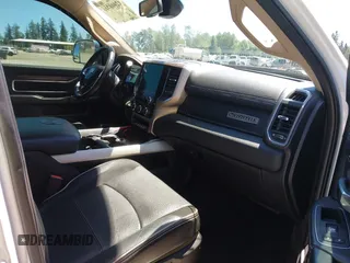 2019 Ram 2500 Laramie z VIN 3C6UR5FL9KG727505, wystawiony jako IAAI lot #42460333 z przebiegiem 27 987 mil mil oraz . Historia ofert i sprzedaży dostępna na DreamBid. Obrazek 5.