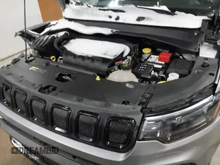2022 Jeep Compass Latitude with VIN 3C4NJDBB3NT186152, listed as a IAAI auction lot 41402923 with 30,443 mi miles and . Bid and sale history available at DreamBid. Image 10.