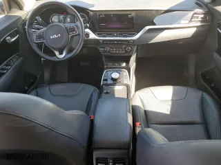 2022 Kia Niro EV EX Premium with VIN KNDCE3LG4N5136134, listed as a Copart auction lot 67418194 with 18,432 mi miles and Salvage Title. Bid and sale history available at carsss.com. Image 8.