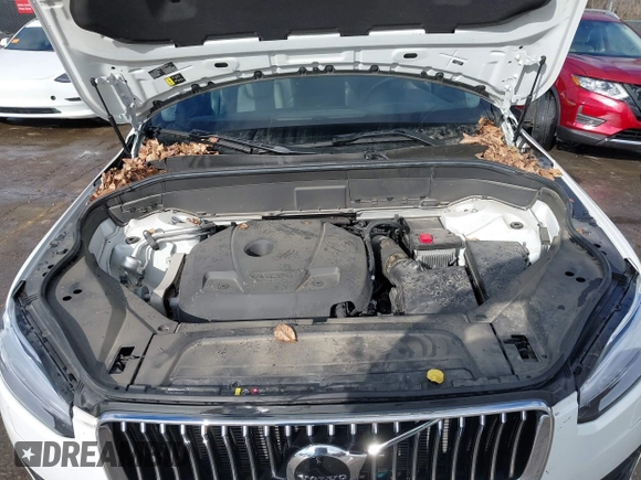 2021 Volvo XC90 Momentum with VIN YV4A221K0M1711124, listed as a IAAI auction lot 41017835 with 35,931 mi miles. Bid and sale history available at carsss.com. Image 10.