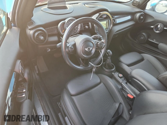2018 MINI Convertible Cooper S с VIN WMWWG9C58J3E39013, выставлен на аукционе Copart как лот 58946435 с пробегом 66 992 миль миль и На запчасти • Non repairable. История ставок и продаж доступна на DreamBid. Изображение 8.