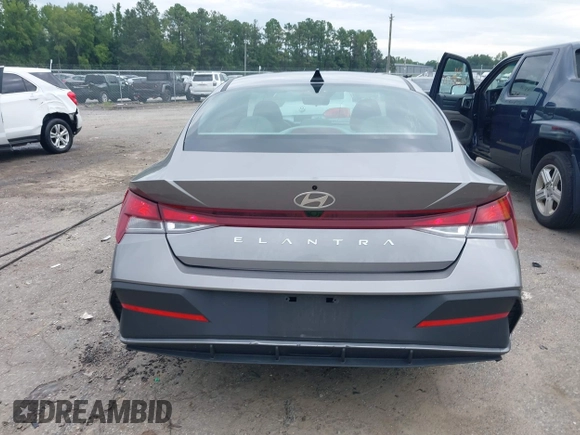 2024 Hyundai Elantra SEL с VIN KMHLM4DG1RU677138, выставлен на аукционе IAAI как лот 42788855 с пробегом 36 696 миль миль и . История ставок и продаж доступна на DreamBid. Изображение 16.