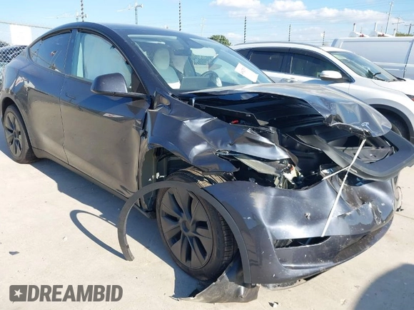 2024 Tesla Model Y Long Range with VIN 7SAYGDEE3RA321734, listed as a IAAI auction lot 40825378 with 4,440 mi miles and . Bid and sale history available at DreamBid. Image 1.