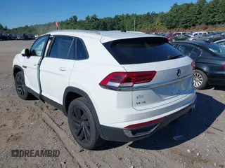 2022 Volkswagen Atlas SE with VIN 1V2KE2CA5NC201682, listed as a IAAI auction lot 40238163 with 44,790 mi miles and . Bid and sale history available at DreamBid. Image 3.
