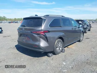 2021 Toyota Sienna LE z VIN 5TDKSKFCXMS031520, wystawiony jako IAAI lot #42080878 z przebiegiem 66 336 mil mil oraz . Historia ofert i sprzedaży dostępna na DreamBid. Obrazek 4.