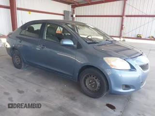 2012 Toyota Yaris z VIN JTDBT4K33CL033849, wystawiony jako IAAI lot #42195069 z przebiegiem 221 560 mil mil oraz . Historia ofert i sprzedaży dostępna na DreamBid. Obrazek 1.