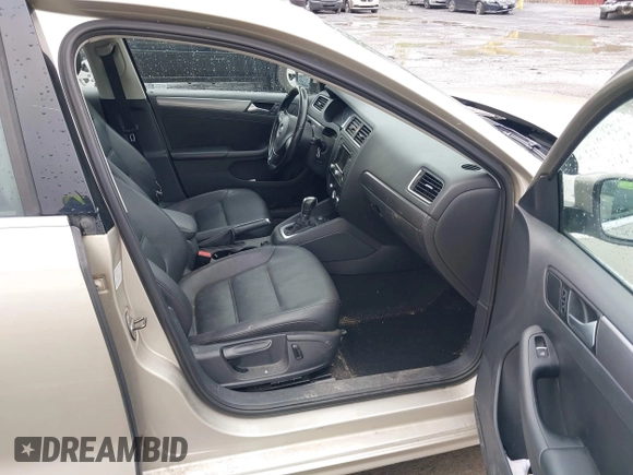 2014 Volkswagen Jetta TDI w/Premium/Nav with VIN 3VWLL7AJ9EM226026, listed as a IAAI auction lot 42219871 with 100,386 mi miles and . Bid and sale history available at DreamBid. Image 5.