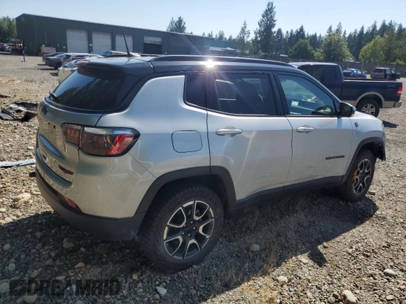 2024 Jeep Compass Trailhawk z VIN 3C4NJDDN8RT145058, wystawiony jako Copart lot #64108975 z przebiegiem 28 737 mil mil oraz Czysty tytuł • Clean title. Historia ofert i sprzedaży dostępna na DreamBid. Obrazek 3.