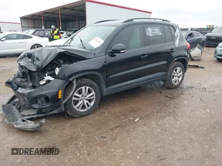 2016 Volkswagen Tiguan S z VIN WVGAV7AX5GW577538, wystawiony jako IAAI lot #41554415 z przebiegiem 94 233 mil mil oraz . Historia ofert i sprzedaży dostępna na DreamBid. Obrazek 16.