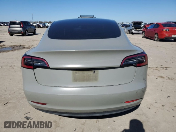 2022 Tesla Model 3 z VIN 5YJ3E1EA5NF124425, wystawiony jako Copart lot #43804405 z przebiegiem 57 412 mil mil oraz Szkoda całkowita • Salvage title. Historia ofert i sprzedaży dostępna na DreamBid. Obrazek 6.