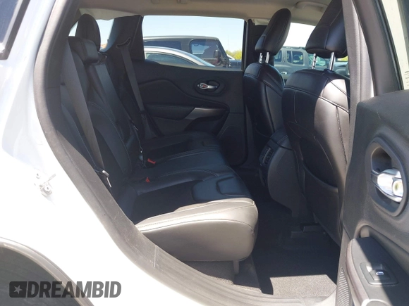 2019 Jeep Cherokee Latitude Plus z VIN 1C4PJLLB6KD420089, wystawiony jako IAAI lot #42229046 z przebiegiem 45 437 mil mil oraz . Historia ofert i sprzedaży dostępna na DreamBid. Obrazek 8.