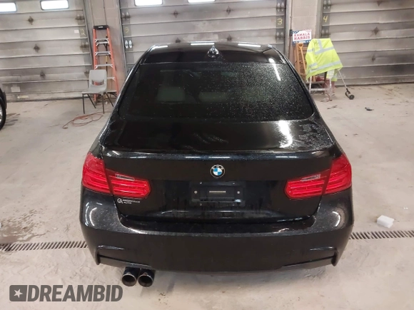 2015 BMW 3 Series 328i xDrive z VIN WBA3B3G56FNT19714, wystawiony jako IAAI lot #41831494 z przebiegiem 107 318 mil mil oraz . Historia ofert i sprzedaży dostępna na DreamBid. Obrazek 16.