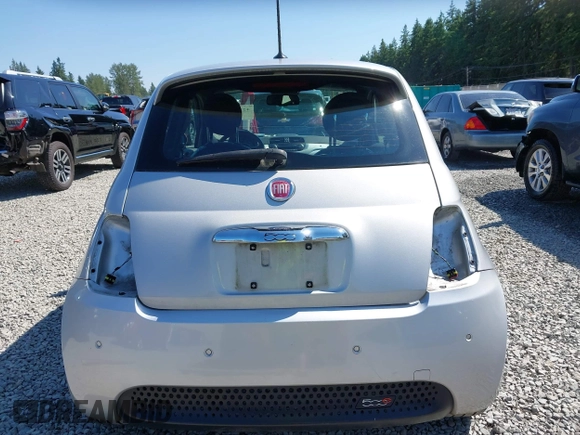 2014 FIAT 500e with VIN 3C3CFFGE2ET266747, listed as a IAAI auction lot 42394815 with 66,625 mi miles and . Bid and sale history available at DreamBid. Image 17.