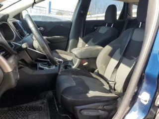 2018 Jeep Cherokee Latitude with VIN 1C4PJLCX6JD607780, listed as a Copart auction lot 47203755 with 135,242 mi miles and Salvage Title. Bid and sale history available at DreamBid. Image 7.